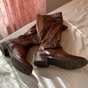 Brown Zip Up Heeled Boots